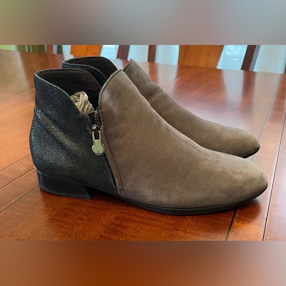Munro Averee Gray Suede Ankle Boots Size 10W Double Zip - Picture 4 of 9